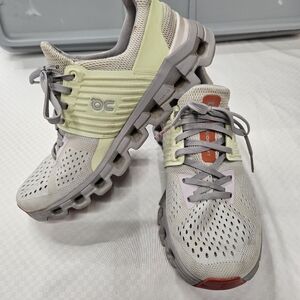 On Running Womens Cloudswift, Color Ice/oasis Size 6.5